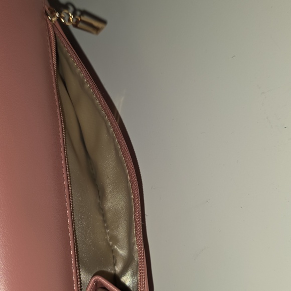 Guess Clutch/Large Wallet - Picture 5 of 5
